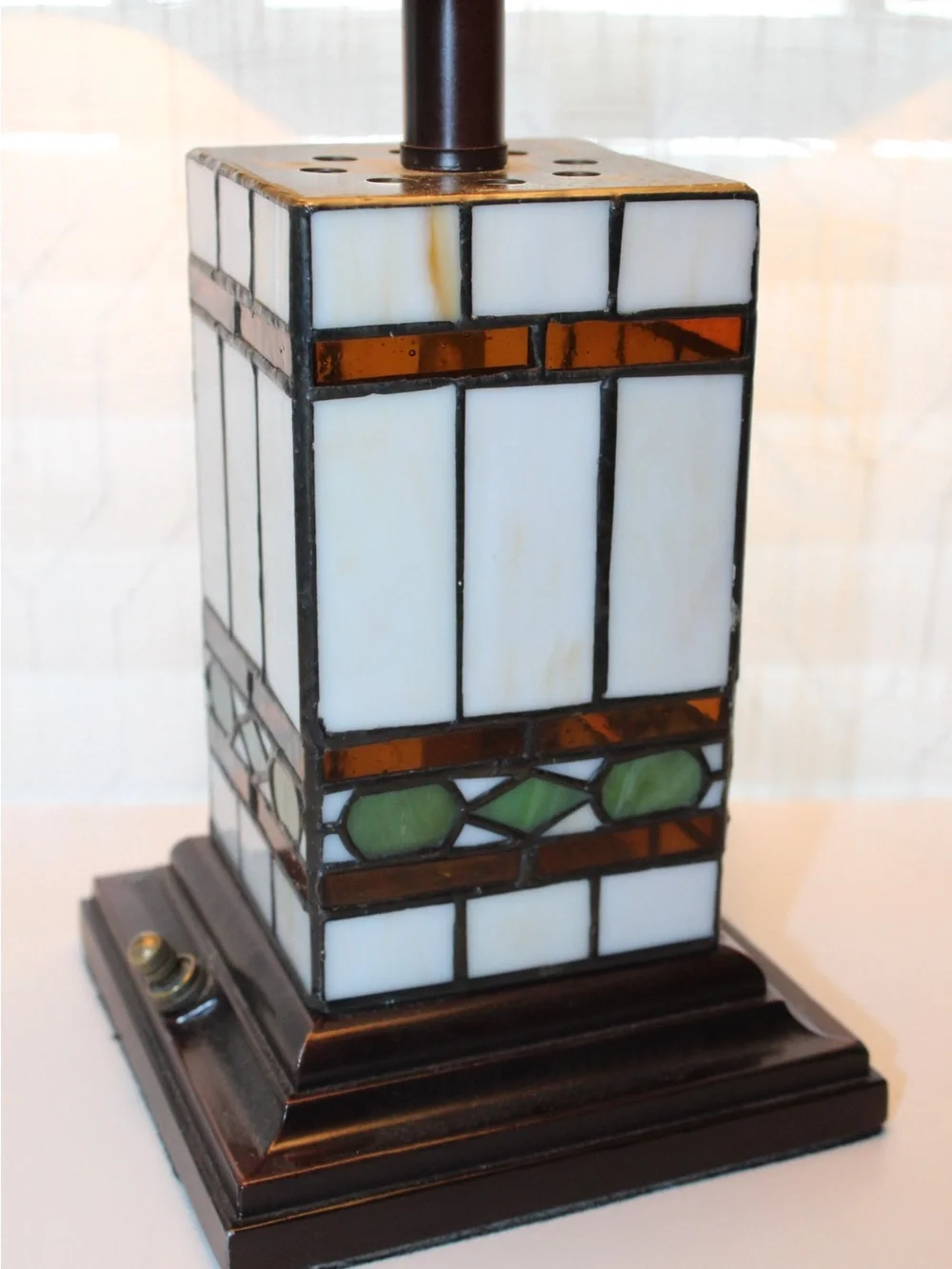 Tiffany-style Stained Glass Table Lamp in White, Green & Amber - Picture 10 of 10